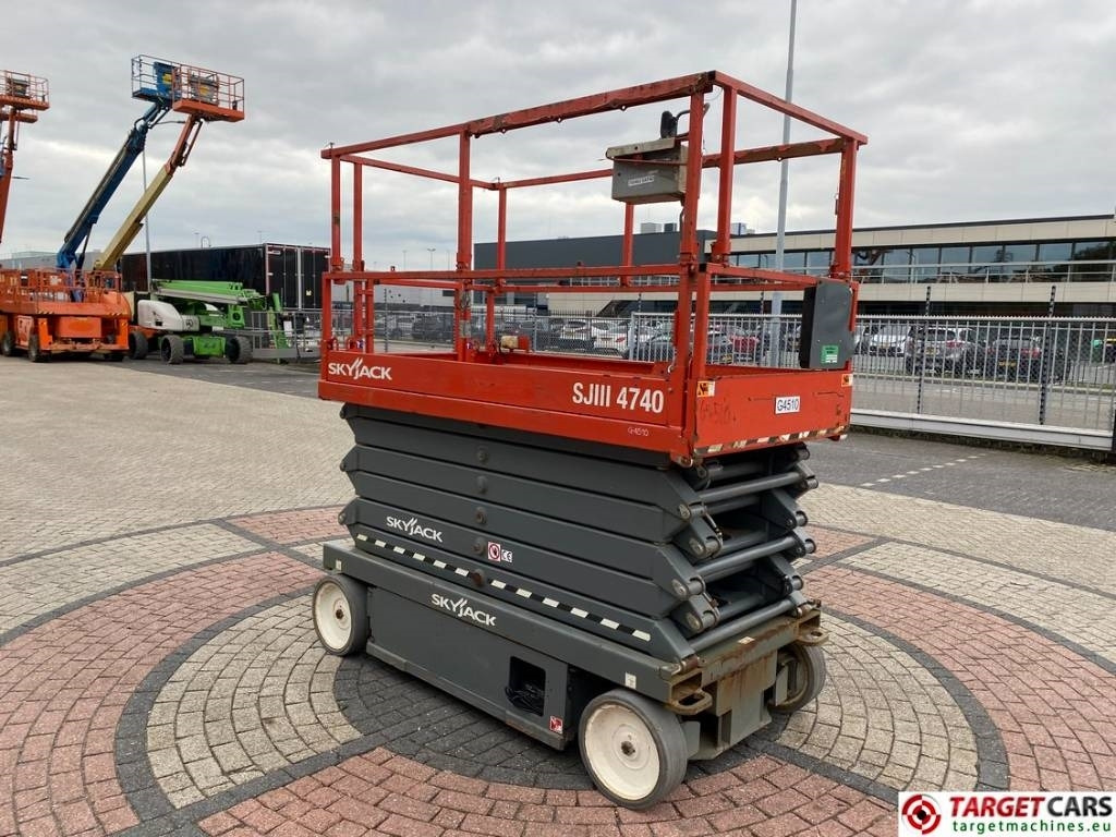 SkyJack SJIII-4740 Electric 4740 Scissor Work Lift 1380cm - Ножична работна платформа: снимка 2 SkyJack SJIII-4740 Electric 4740 Scissor Work Lift 1380cm - Ножична работна платформа: снимка 2