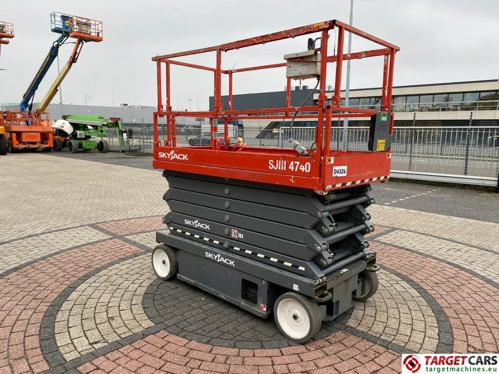 SkyJack SJIII-4740 Electric 4740 Scissor Work Lift 1380cm - Ножична работна платформа: снимка 2 SkyJack SJIII-4740 Electric 4740 Scissor Work Lift 1380cm - Ножична работна платформа: снимка 2