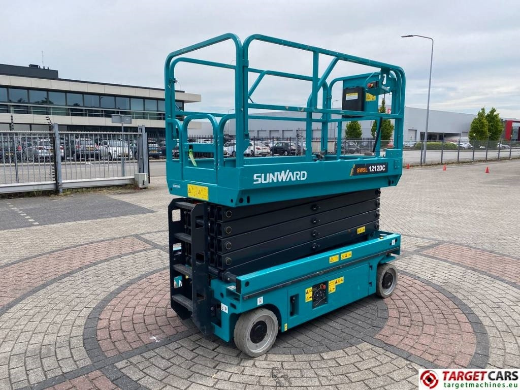 Sunward SWSL1212DC Electric Scissor Work Lift 1200cm - Ножична работна платформа: снимка 3 Sunward SWSL1212DC Electric Scissor Work Lift 1200cm - Ножична работна платформа: снимка 3