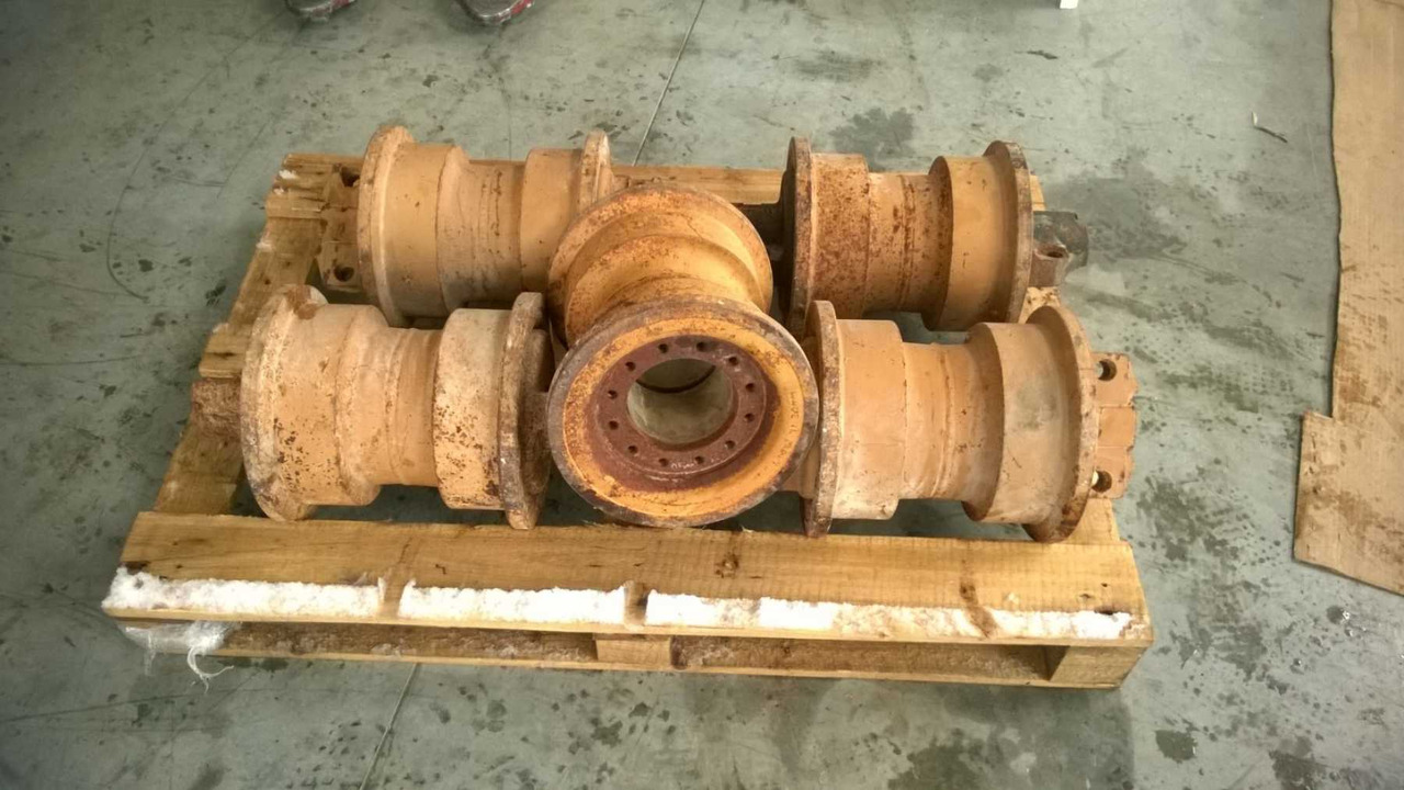 Caterpillar 235 245 983 4 Rulli. CR2833 - Гумени - Ролки за Строителна техника: снимка 1 Caterpillar 235 245 983 4 Rulli. CR2833 - Гумени - Ролки за Строителна техника: снимка 1