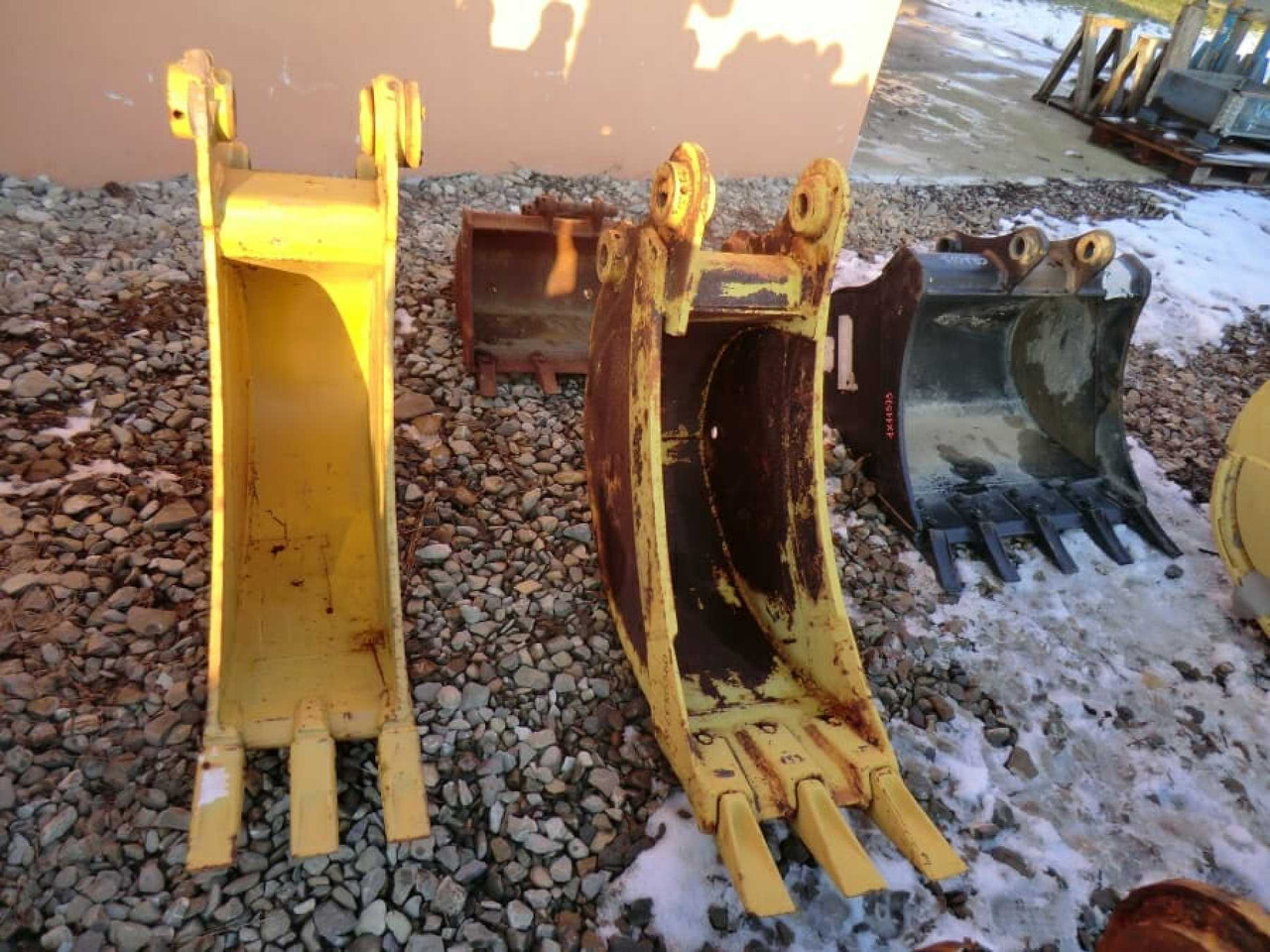Caterpillar 307 Benna HD con denti, marca ROMEA, peso 200 kg, anno di costruzione 2004. Larghezza mm 300. - Кофа за багер: снимка 2 Caterpillar 307 Benna HD con denti, marca ROMEA, peso 200 kg, anno di costruzione 2004. Larghezza mm 300. - Кофа за багер: снимка 2