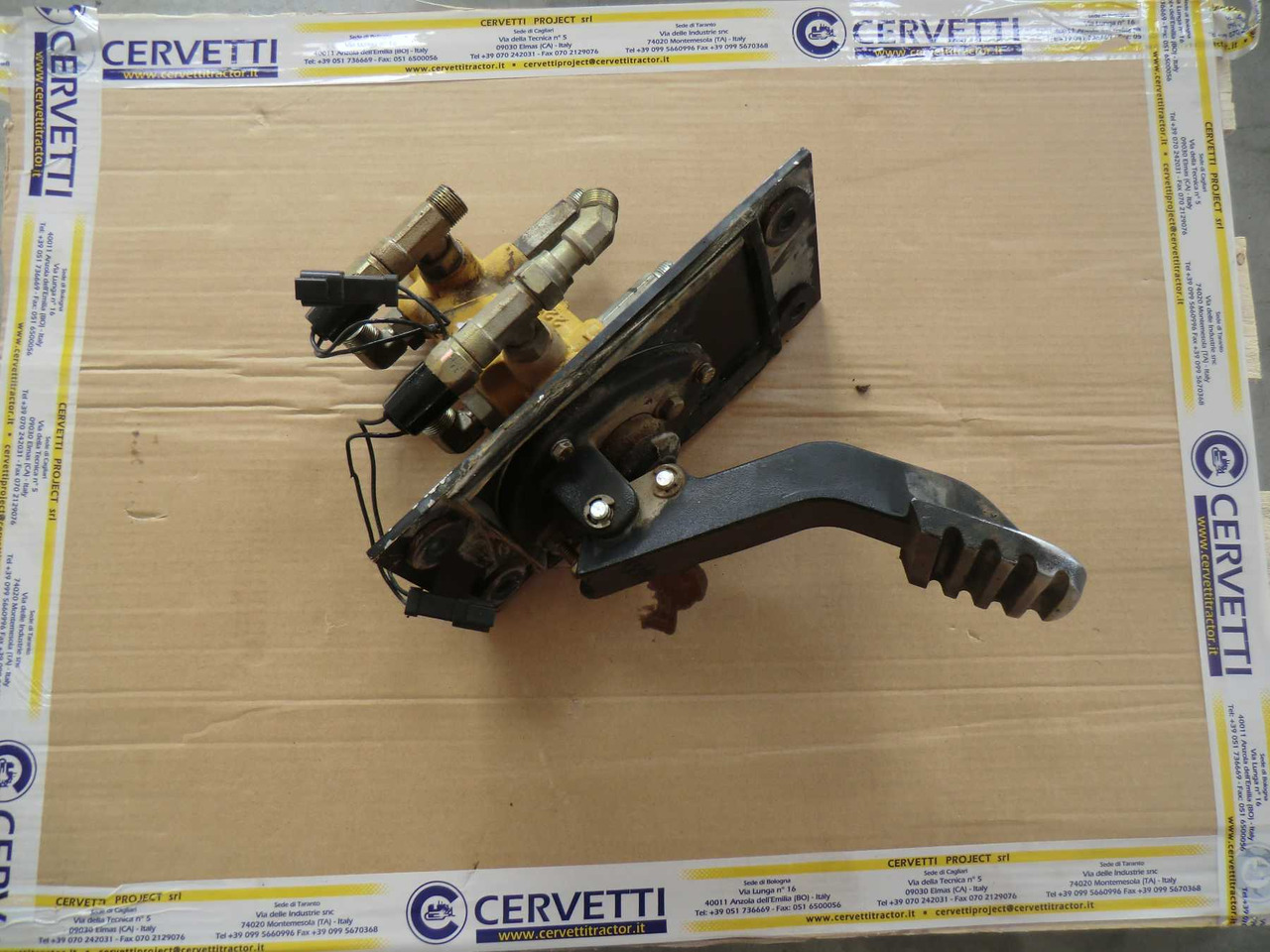 Caterpillar 735 Pedale del freno e valvola. - Части на спирачната система за Строителна техника: снимка 2 Caterpillar 735 Pedale del freno e valvola. - Части на спирачната система за Строителна техника: снимка 2