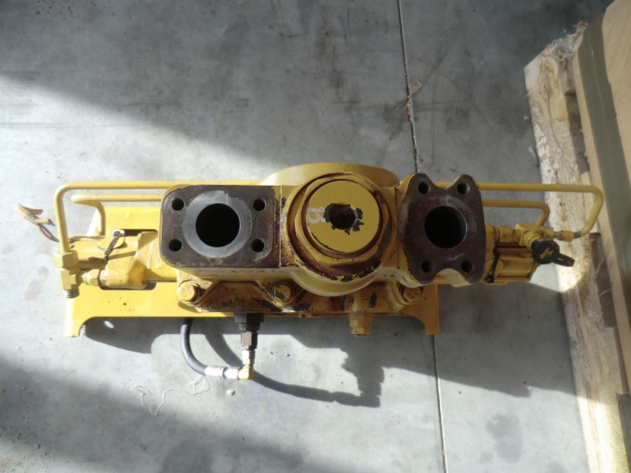 Caterpillar 735 VALVOLA - Клапа за Строителна техника: снимка 1 Caterpillar 735 VALVOLA - Клапа за Строителна техника: снимка 1
