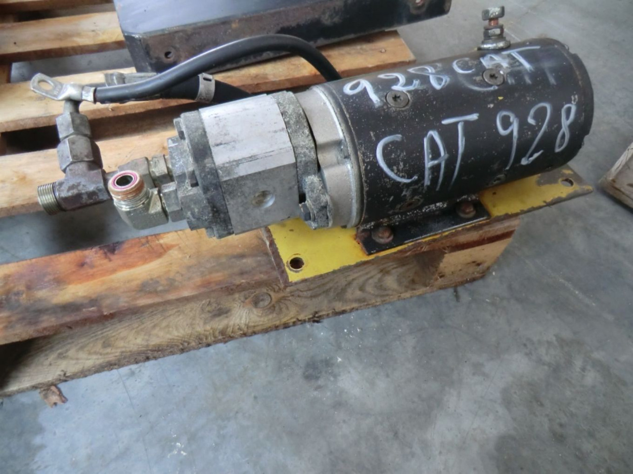 Caterpillar 928G POMPE STERZO AUSILIARIO - Хидравлична помпа за Строителна техника: снимка 1 Caterpillar 928G POMPE STERZO AUSILIARIO - Хидравлична помпа за Строителна техника: снимка 1