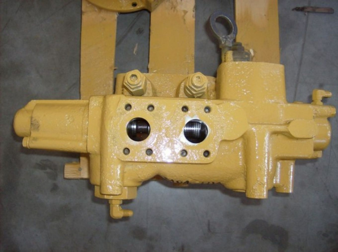 Caterpillar 966F II VALVOLA DISTRIBUTORE - Клапа за Строителна техника: снимка 3 Caterpillar 966F II VALVOLA DISTRIBUTORE - Клапа за Строителна техника: снимка 3