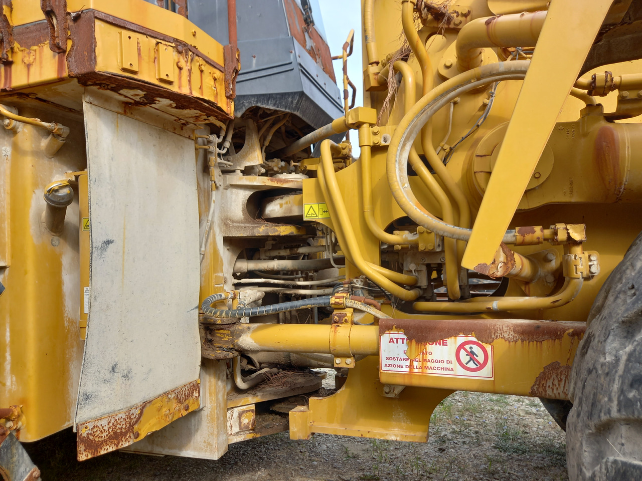 Колесен товарач Caterpillar 988H Pala gommata 988H in buone condizione.: снимка 13 Колесен товарач Caterpillar 988H Pala gommata 988H in buone condizione.: снимка 13