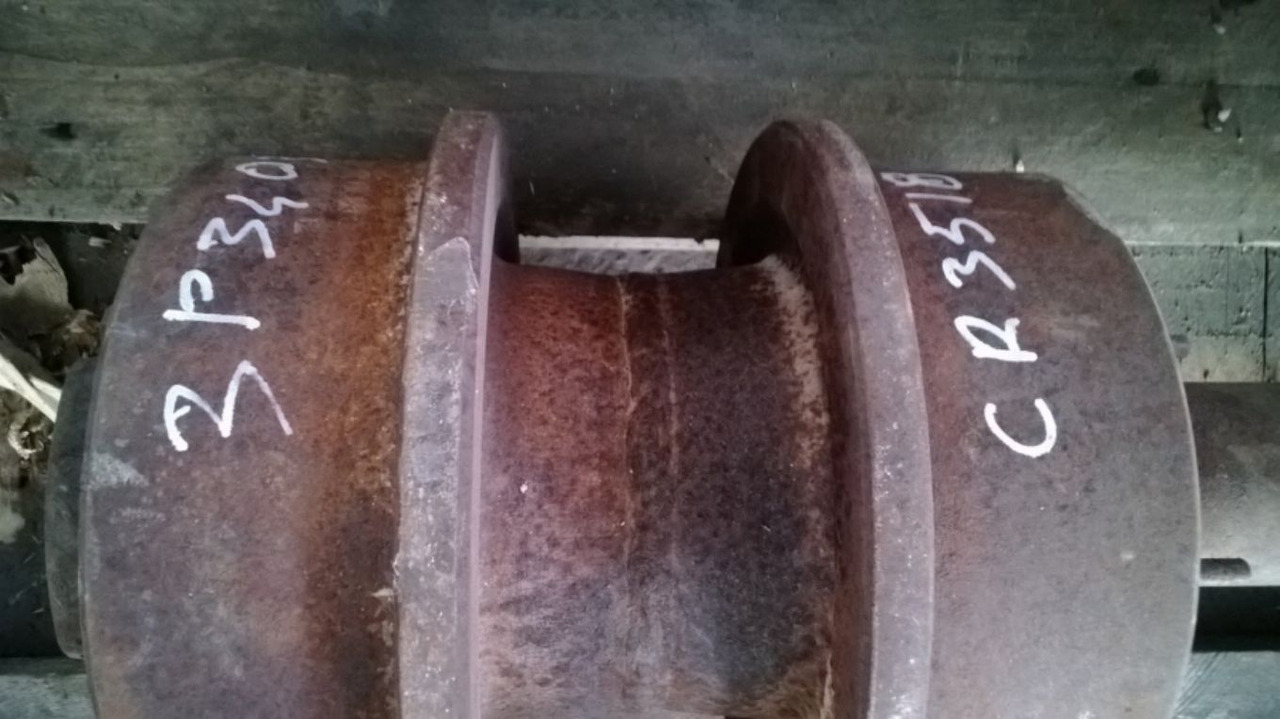 Caterpillar D9G D9H rullo superiore. - Гумени - Ролки за Строителна техника: снимка 2 Caterpillar D9G D9H rullo superiore. - Гумени - Ролки за Строителна техника: снимка 2