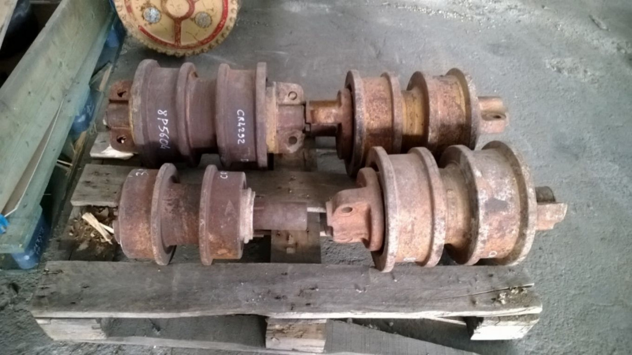 Caterpillar D9G D9H rullo superiore. - Гумени - Ролки за Строителна техника: снимка 1 Caterpillar D9G D9H rullo superiore. - Гумени - Ролки за Строителна техника: снимка 1