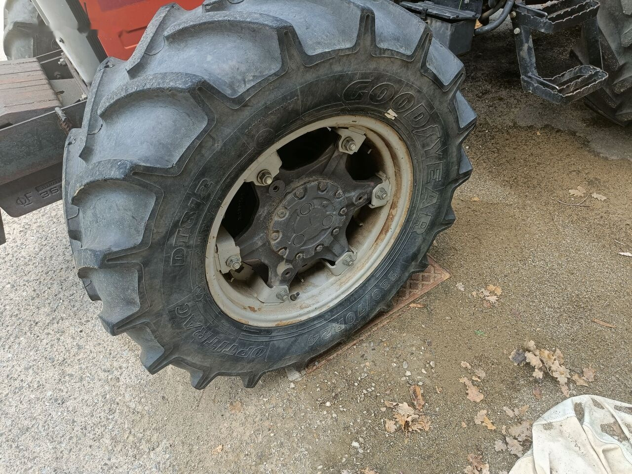 Massey Ferguson 383 - Трактор: снимка 3 Massey Ferguson 383 - Трактор: снимка 3