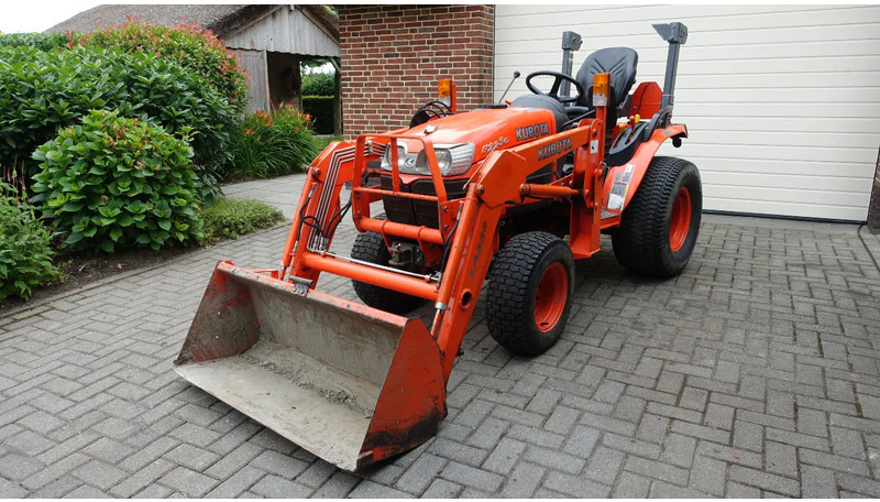 Kubota B2230 HST Hydrostaat MOTOR DEFECT - Малък трактор: снимка 1 Kubota B2230 HST Hydrostaat MOTOR DEFECT - Малък трактор: снимка 1