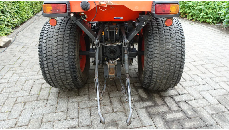 Kubota B2230 HST Hydrostaat MOTOR DEFECT - Малък трактор: снимка 4 Kubota B2230 HST Hydrostaat MOTOR DEFECT - Малък трактор: снимка 4