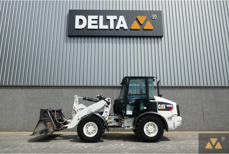 Caterpillar 906M - Колесен товарач: снимка 1 Caterpillar 906M - Колесен товарач: снимка 1