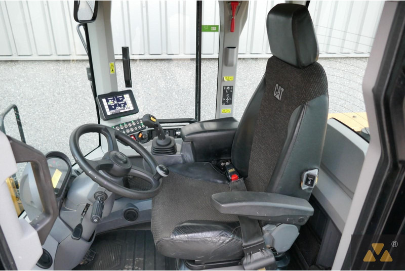 Колесен товарач Caterpillar 930M: снимка 7