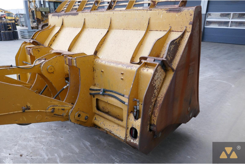 Колесен товарач Caterpillar 930M: снимка 19