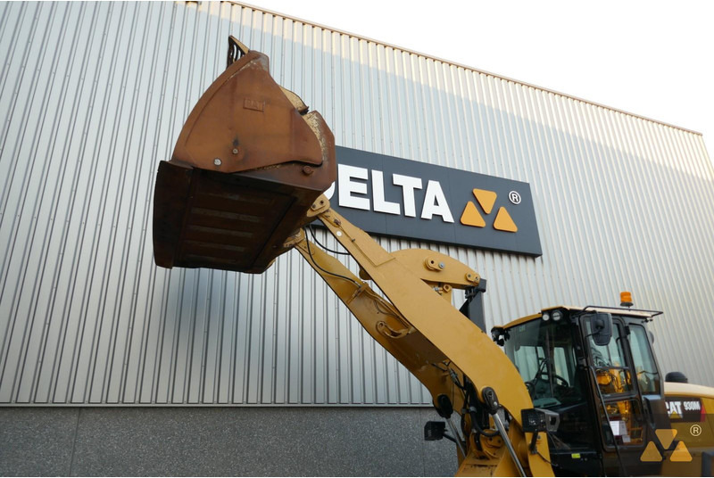 Колесен товарач Caterpillar 930M: снимка 12