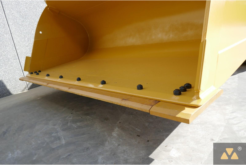 Колесен товарач Caterpillar 980M: снимка 12