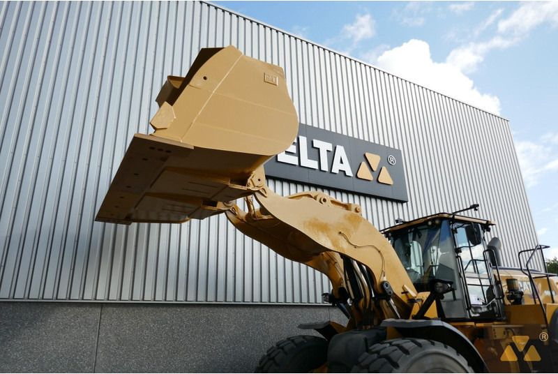 Колесен товарач Caterpillar 980M: снимка 15