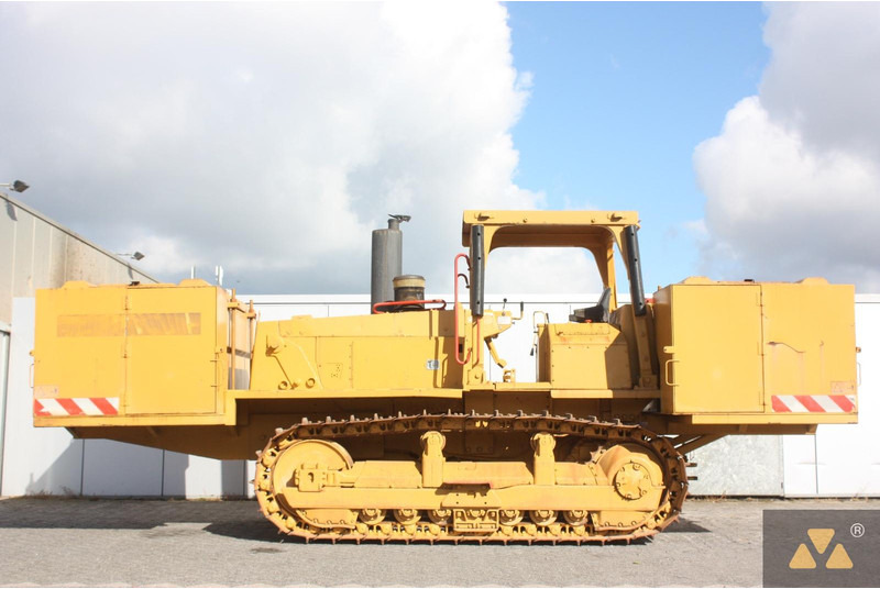 Caterpillar D6E Fuel tanker - Камион цистерна: снимка 1 Caterpillar D6E Fuel tanker - Камион цистерна: снимка 1