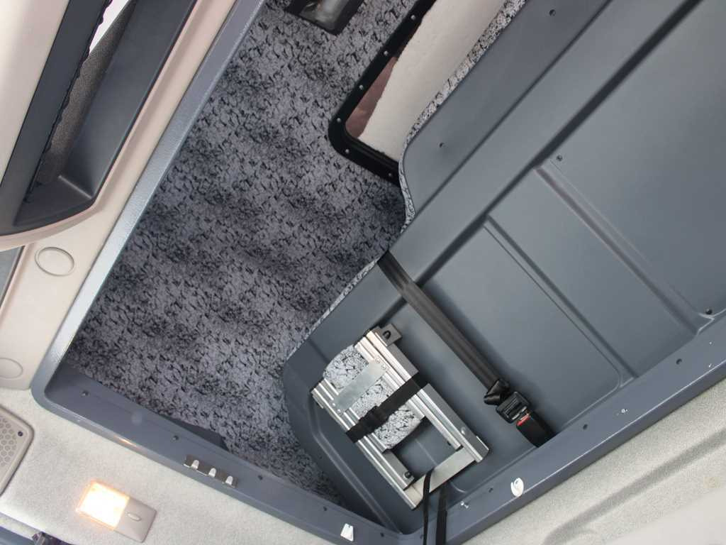 Камион с брезент DAF LF 210, EURO 6, SLEEPING BODY: снимка 13