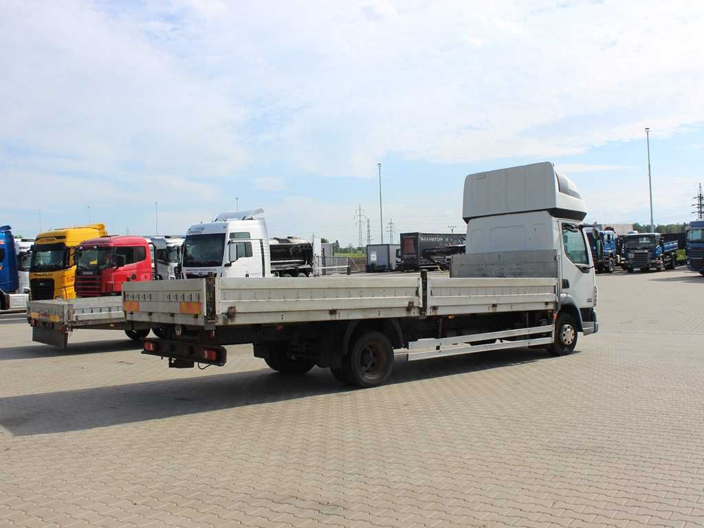 DAF LF 45.180, SLEEPING CABIN, EURO 3, PNEU 80% - Камион с брезент: снимка 3 DAF LF 45.180, SLEEPING CABIN, EURO 3, PNEU 80% - Камион с брезент: снимка 3
