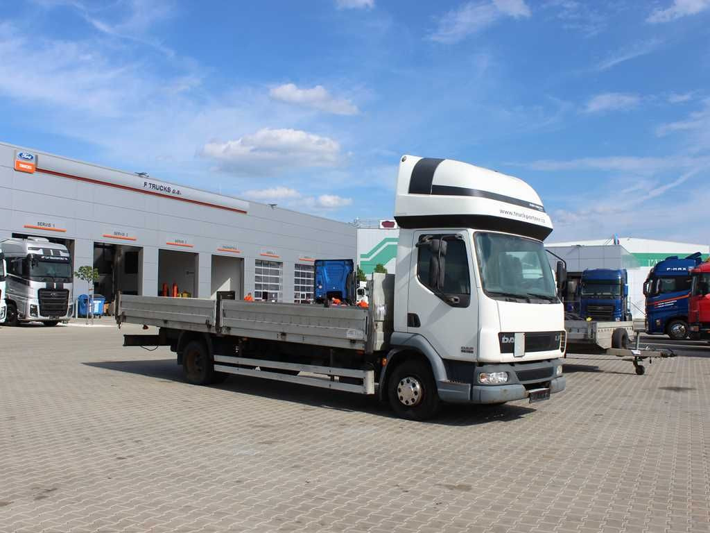 DAF LF 45.180, SLEEPING CABIN, EURO 3, PNEU 80% - Камион с брезент: снимка 2 DAF LF 45.180, SLEEPING CABIN, EURO 3, PNEU 80% - Камион с брезент: снимка 2
