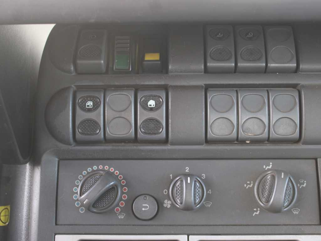 Бордови камион, Камион с кран Iveco EUROCARGO 100E17, EURO 3, HYDRAULIC ARM HIAB 035-2: снимка 13