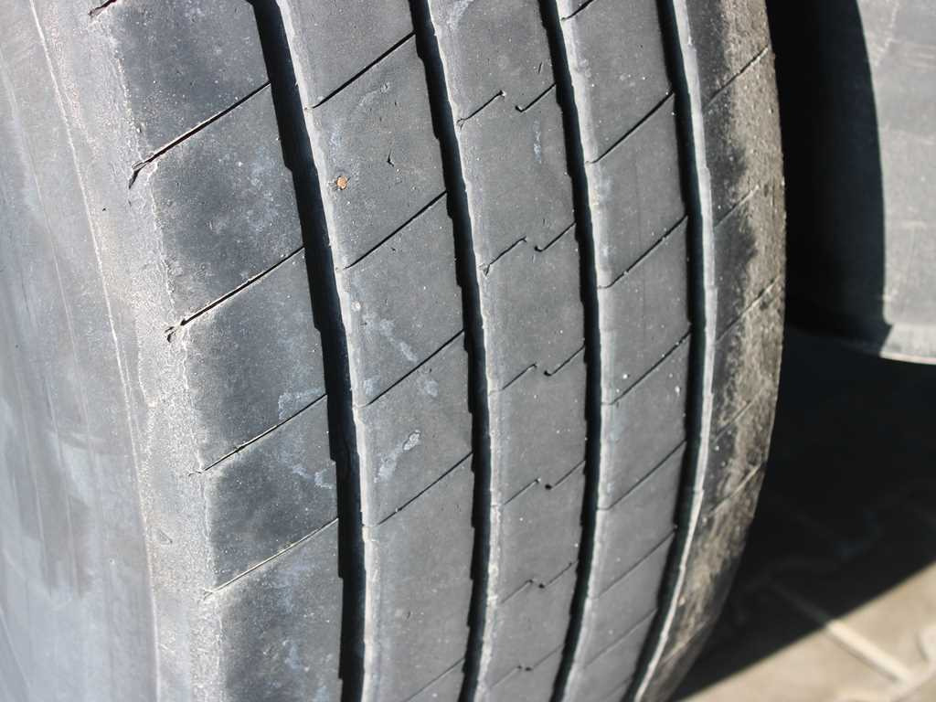 Рефрижератор полуремарке Krone SD, LIFT AXLE, 2x EVAPORATOR, CARRIER VECTOR 1950MT: снимка 13