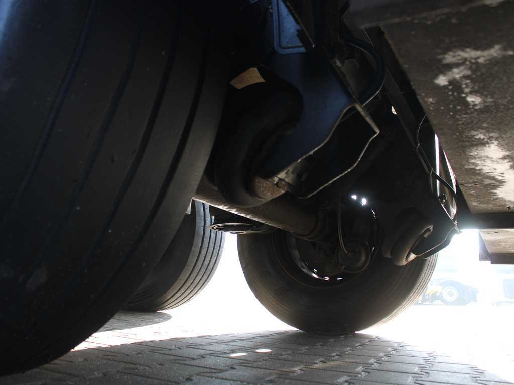 Рефрижератор полуремарке Krone SD, LIFT AXLE, 2x EVAPORATOR, CARRIER VECTOR 1950MT: снимка 16