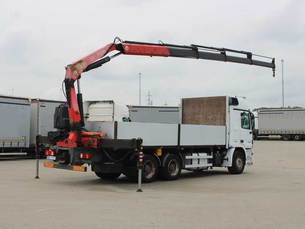 Mercedes-Benz Actros 2644, 6X4, EURO 4, HYDRAULIC ARM FASSI F210 - Бордови камион, Камион с кран: снимка 4 Mercedes-Benz Actros 2644, 6X4, EURO 4, HYDRAULIC ARM FASSI F210 - Бордови камион, Камион с кран: снимка 4