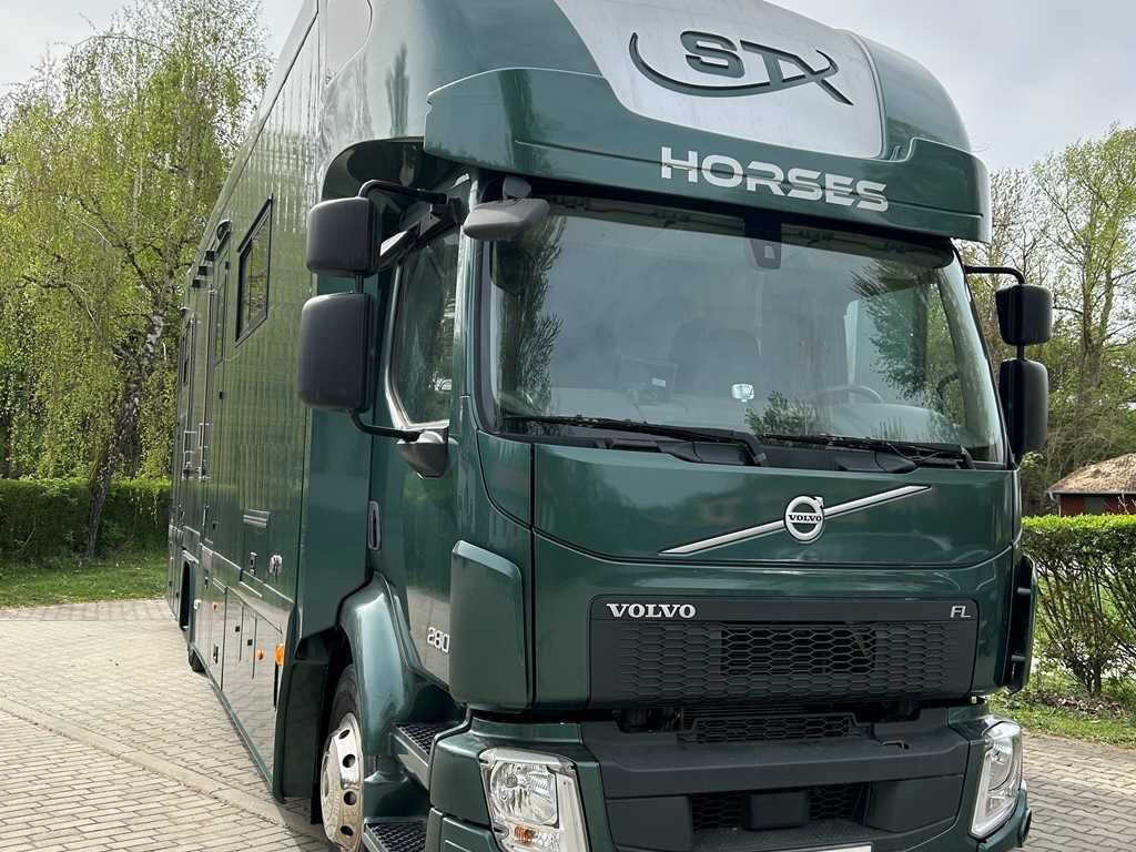 Volvo STX FL, 6 PEOPLE, 5 HORSES, CAMERA, 2X TAIL LIFT - Камион за коне: снимка 2 Volvo STX FL, 6 PEOPLE, 5 HORSES, CAMERA, 2X TAIL LIFT - Камион за коне: снимка 2