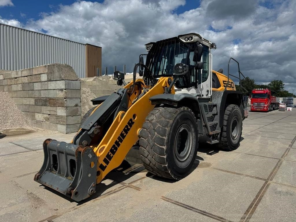 Liebherr L550 X Power - Колесен товарач: снимка 2 Liebherr L550 X Power - Колесен товарач: снимка 2