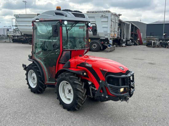 Antonio Carraro SRX 5800 TORA REDCAB, YANMAR; RADIO; KLIMA; RevGuide - Малък трактор: снимка 3 Antonio Carraro SRX 5800 TORA REDCAB, YANMAR; RADIO; KLIMA; RevGuide - Малък трактор: снимка 3