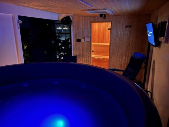 Нови Каравана Izabella Wellnessanhänger mit Sauna und Whirlpool, Stromaggregat: снимка 7 Нови Каравана Izabella Wellnessanhänger mit Sauna und Whirlpool, Stromaggregat: снимка 7