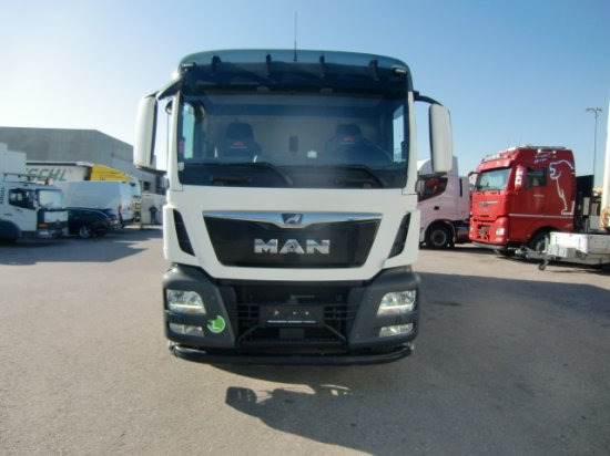 MAN TGS 18.420 Tiertransporter,Euro 6, Manual Seilwinde, el. Ladebordwand Voll Luft - Камион за коне: снимка 2 MAN TGS 18.420 Tiertransporter,Euro 6, Manual Seilwinde, el. Ladebordwand Voll Luft - Камион за коне: снимка 2