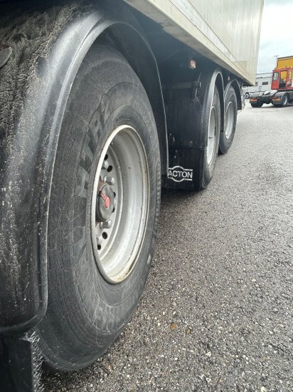 Затворена каросерия полуремарке Pacton TRD 345, 3-Achs Rollboden, Kofferauflieger, Förderband, 2xLenkachse!: снимка 12