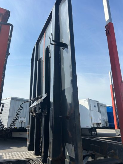 Schwarzmüller Holzauflieger 6 Rungenpaare, BPW-Achsen - Полуремарке за дърва: снимка 2 Schwarzmüller Holzauflieger 6 Rungenpaare, BPW-Achsen - Полуремарке за дърва: снимка 2
