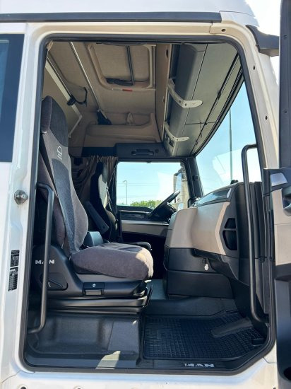 Влекач MAN TGX 18.500 XLX, Standklima, Retarder E6: снимка 13 Влекач MAN TGX 18.500 XLX, Standklima, Retarder E6: снимка 13