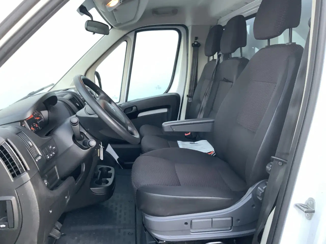 Citroen Jumper 2.2 BlueHDi 165 L3 3.5t Meubel bak & Deuren Airco - Лекотоварен автомобил фургон: снимка 4 Citroen Jumper 2.2 BlueHDi 165 L3 3.5t Meubel bak & Deuren Airco - Лекотоварен автомобил фургон: снимка 4