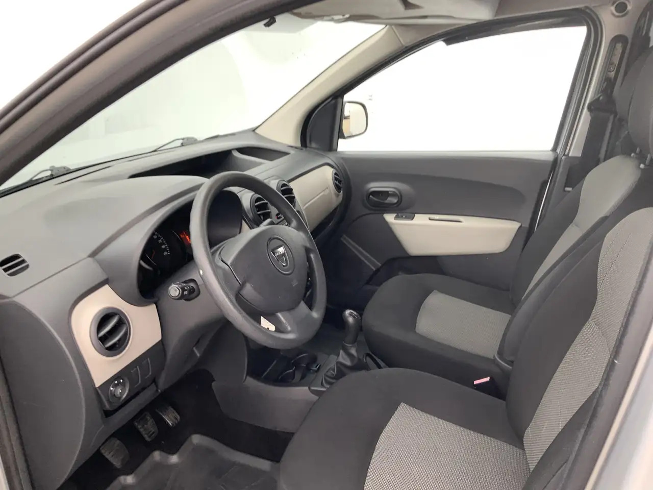 Dacia Dokker 1.5 dCi 75 Ambiance Airco Alu Velg Trekhaak 1200 k - Малък ван: снимка 5 Dacia Dokker 1.5 dCi 75 Ambiance Airco Alu Velg Trekhaak 1200 k - Малък ван: снимка 5