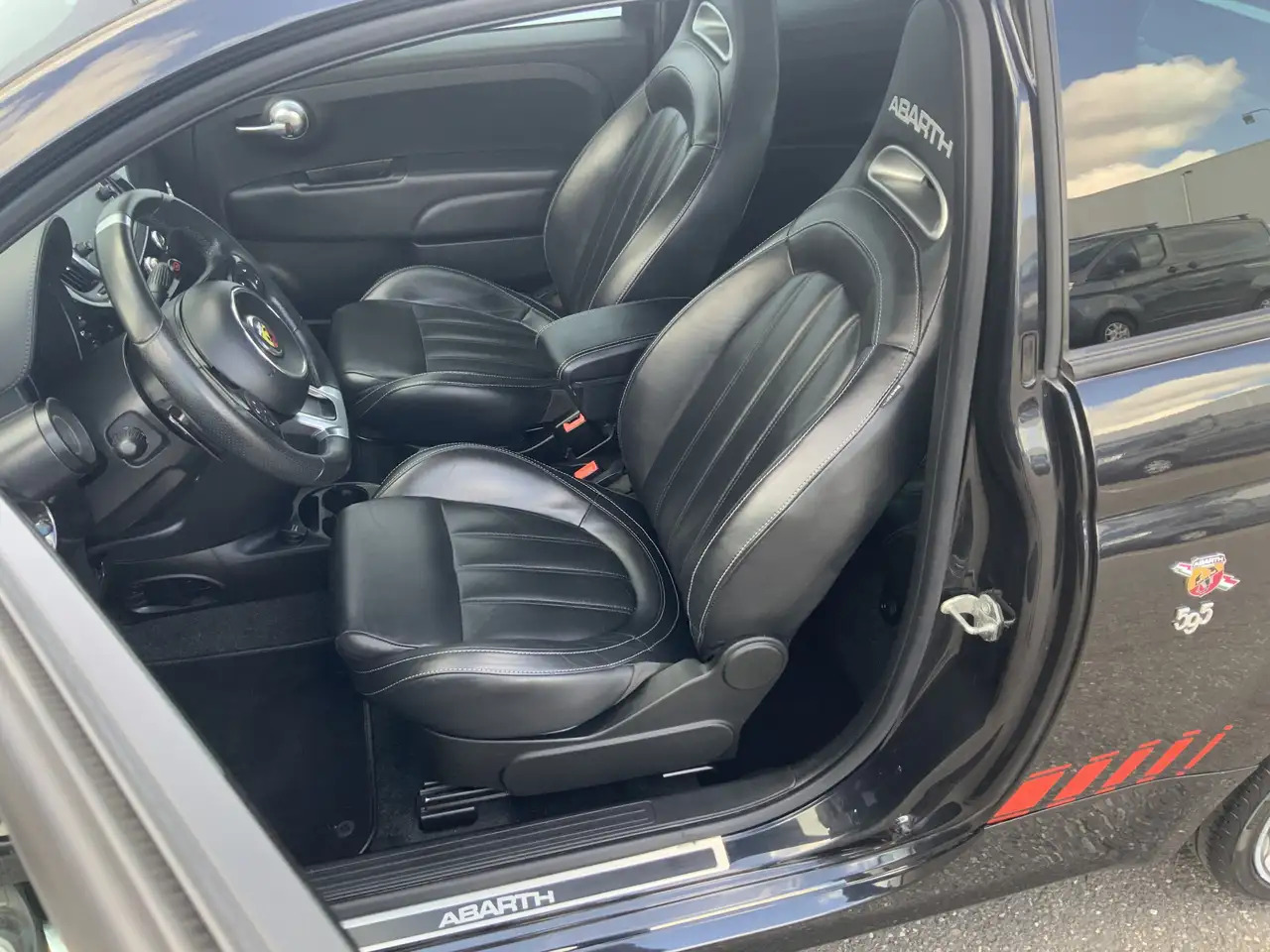 Fiat 500C Abarth 1.4 T-Jet 595 Automaat Euro 6 - Кабриолет: снимка 5 Fiat 500C Abarth 1.4 T-Jet 595 Automaat Euro 6 - Кабриолет: снимка 5