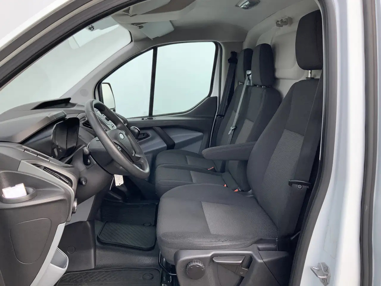 Ford Transit Custom 270 2.2 TDCI L1H1 Economy Edition Airco Cruise 3 Z - Товарен бус: снимка 4 Ford Transit Custom 270 2.2 TDCI L1H1 Economy Edition Airco Cruise 3 Z - Товарен бус: снимка 4