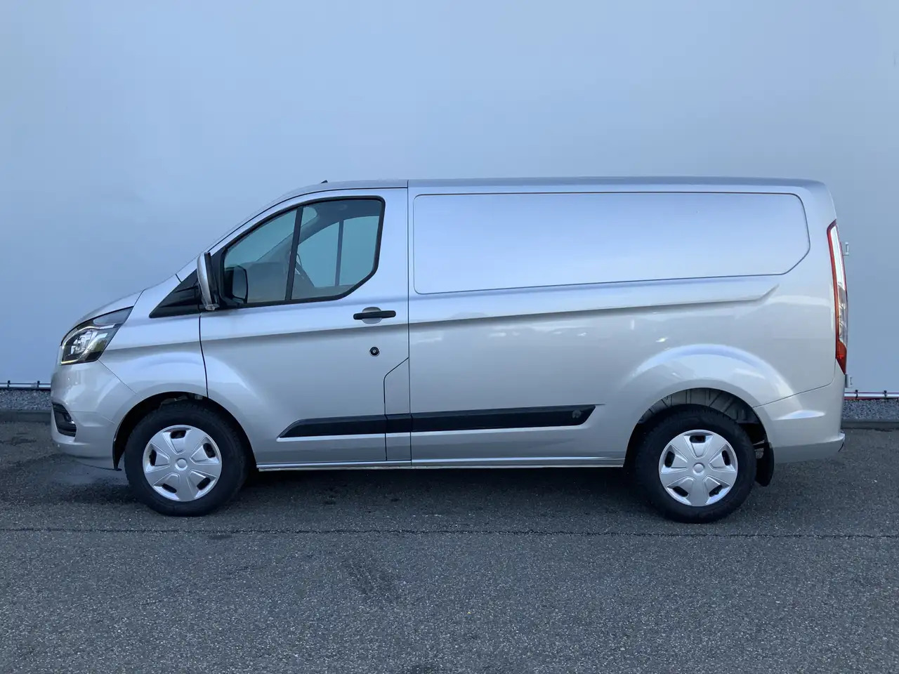 Ford Transit Custom 300 2.0 TDCI L1H1 Limited Airco Cruise Camera 3 Zi - Товарен бус: снимка 3 Ford Transit Custom 300 2.0 TDCI L1H1 Limited Airco Cruise Camera 3 Zi - Товарен бус: снимка 3
