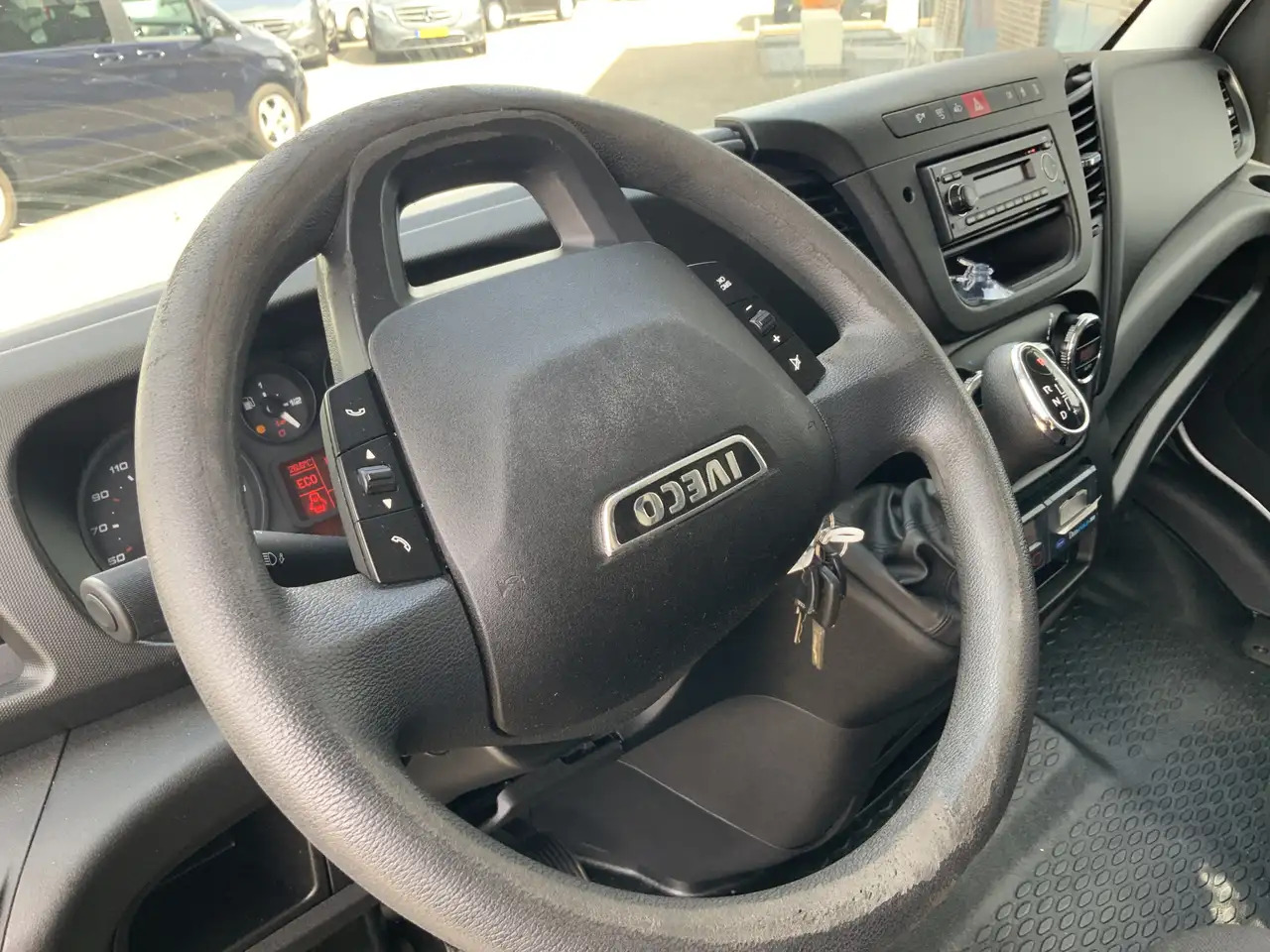 Iveco Daily 35C13 2.3 375 Automaat Koelmeubelbak Deuren Dag&Na - Хладилен бус: снимка 3 Iveco Daily 35C13 2.3 375 Automaat Koelmeubelbak Deuren Dag&Na - Хладилен бус: снимка 3