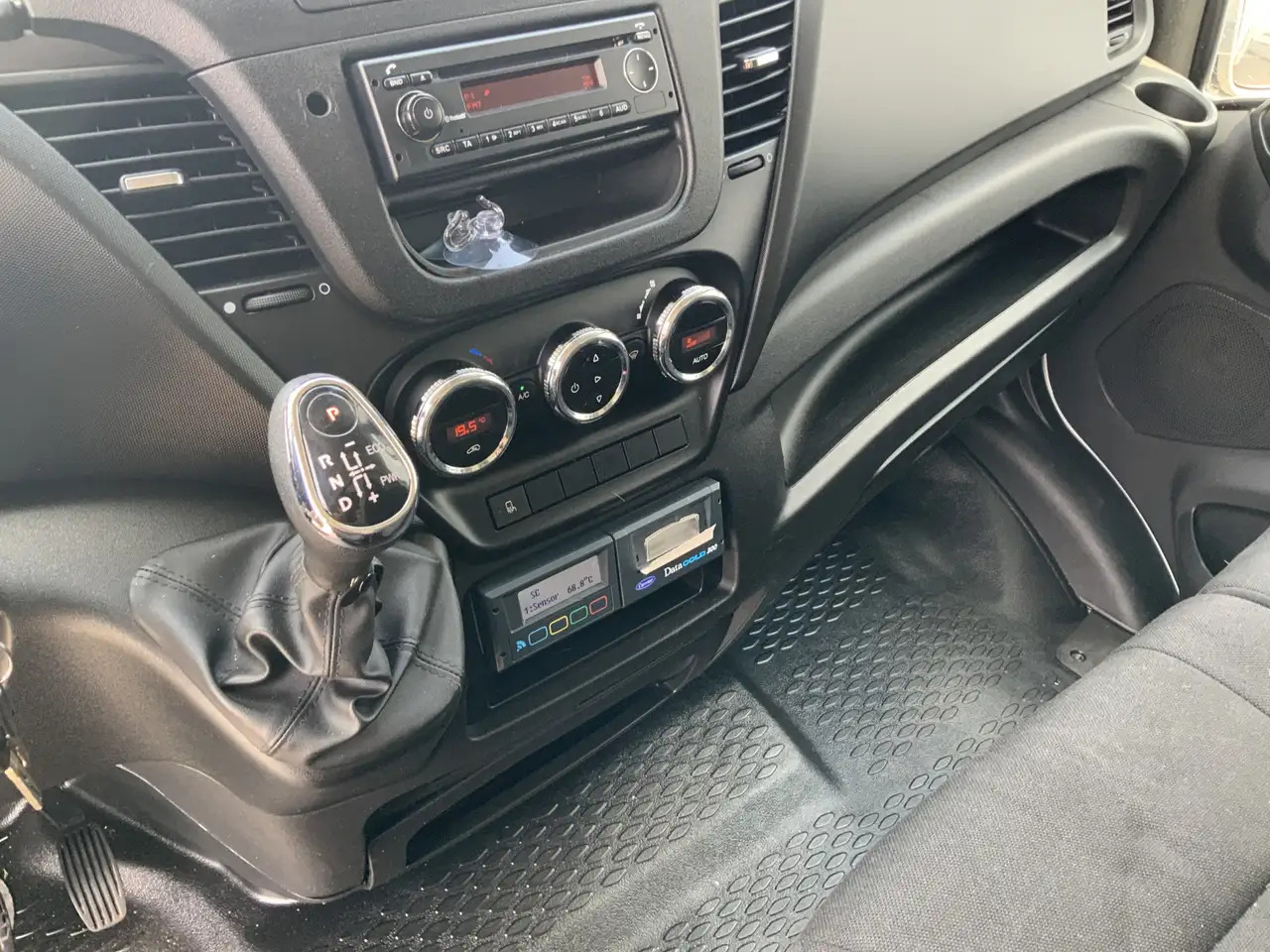 Iveco Daily 35C13 2.3 375 Automaat Koelmeubelbak Deuren Dag&Na - Хладилен бус: снимка 4 Iveco Daily 35C13 2.3 375 Automaat Koelmeubelbak Deuren Dag&Na - Хладилен бус: снимка 4