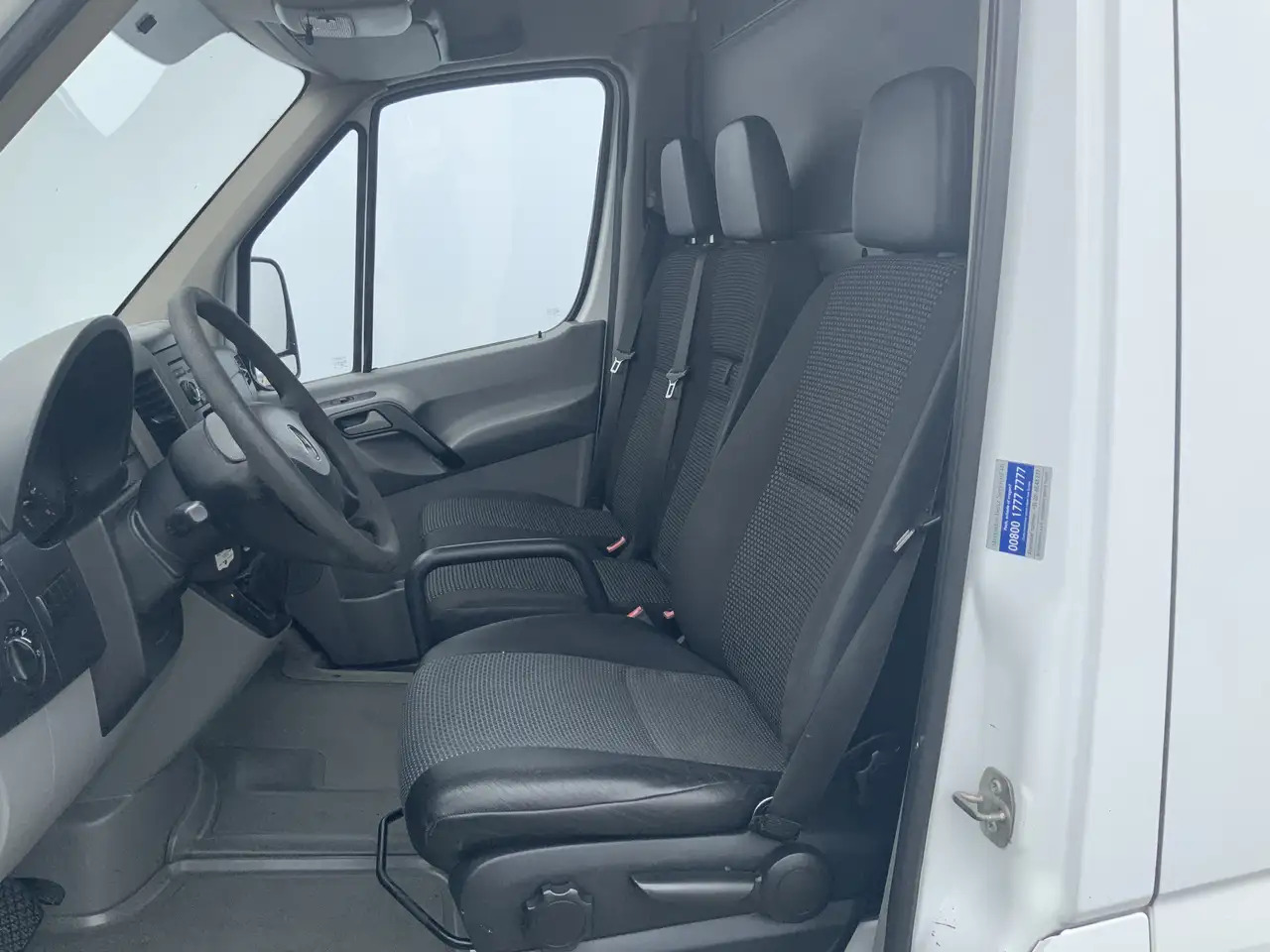 Mercedes-Benz 311 2.2 CDI 325 HDSprinter L2H1 Automaat 3 Zits Ai - Товарен бус: снимка 4 Mercedes-Benz 311 2.2 CDI 325 HDSprinter L2H1 Automaat 3 Zits Ai - Товарен бус: снимка 4