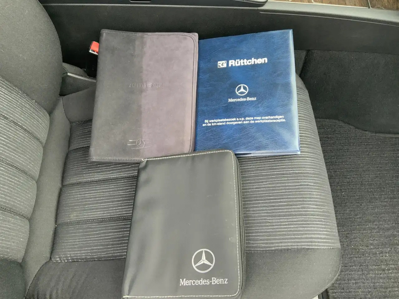 Лизинг на Mercedes-Benz C 200 K Elegance UNIEK ! Airco Compressor Alu Velg Euro Mercedes-Benz C 200 K Elegance UNIEK ! Airco Compressor Alu Velg Euro: снимка 19 Лизинг на Mercedes-Benz C 200 K Elegance UNIEK ! Airco Compressor Alu Velg Euro Mercedes-Benz C 200 K Elegance UNIEK ! Airco Compressor Alu Velg Euro: снимка 19