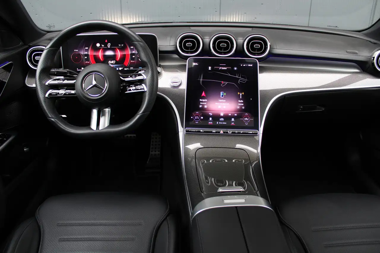 Mercedes-Benz C-klasse AMG-line (Nightpakket, Sfeerverlichting, - Лек автомобил: снимка 3 Mercedes-Benz C-klasse AMG-line (Nightpakket, Sfeerverlichting, - Лек автомобил: снимка 3