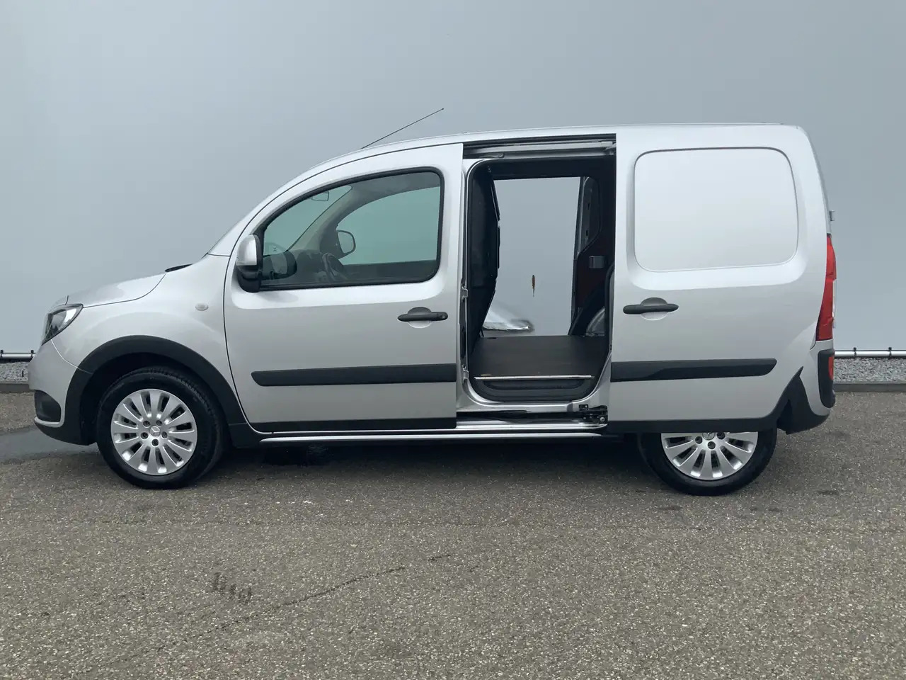 Mercedes-Benz Citan 109 CDI BlueEFFICIENCY Airco Dub Schuifdeur Cruise - Малък ван: снимка 4 Mercedes-Benz Citan 109 CDI BlueEFFICIENCY Airco Dub Schuifdeur Cruise - Малък ван: снимка 4
