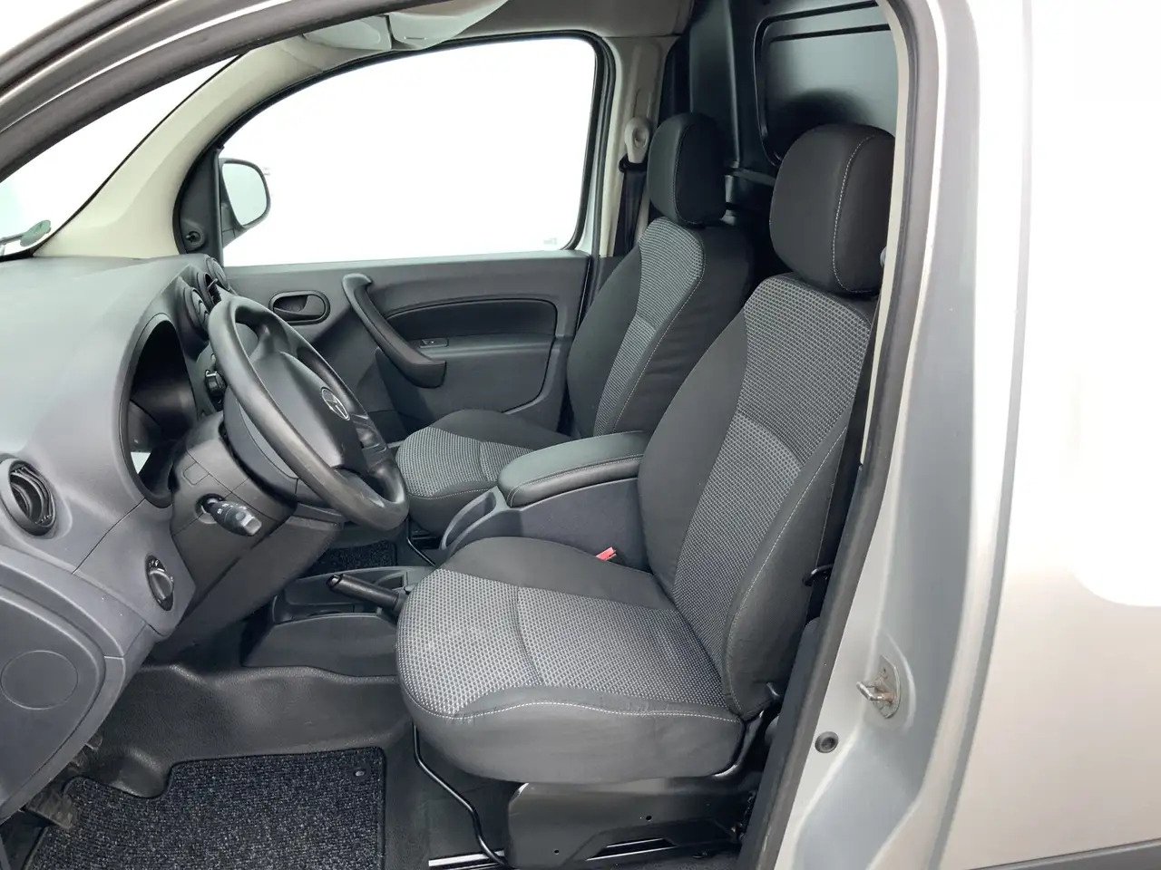 Mercedes-Benz Citan 109 CDI BlueEFFICIENCY Business Ambition Airco Tre - Малък ван: снимка 4 Mercedes-Benz Citan 109 CDI BlueEFFICIENCY Business Ambition Airco Tre - Малък ван: снимка 4