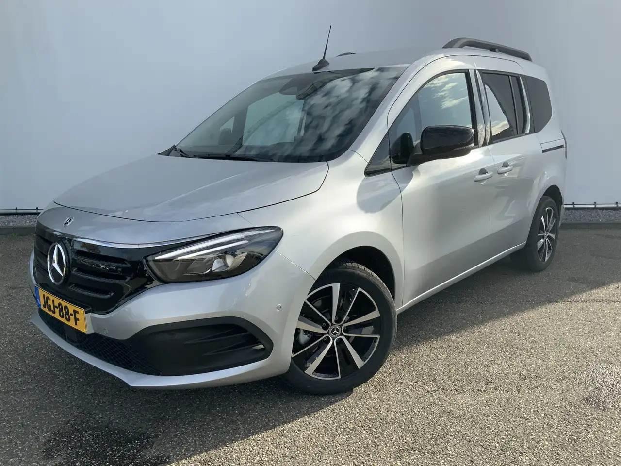 Mercedes-Benz EQT Tourer NIEUW !! 200 L1 Advanced Plus 45 kWh - Лек автомобил: снимка 1 Mercedes-Benz EQT Tourer NIEUW !! 200 L1 Advanced Plus 45 kWh - Лек автомобил: снимка 1